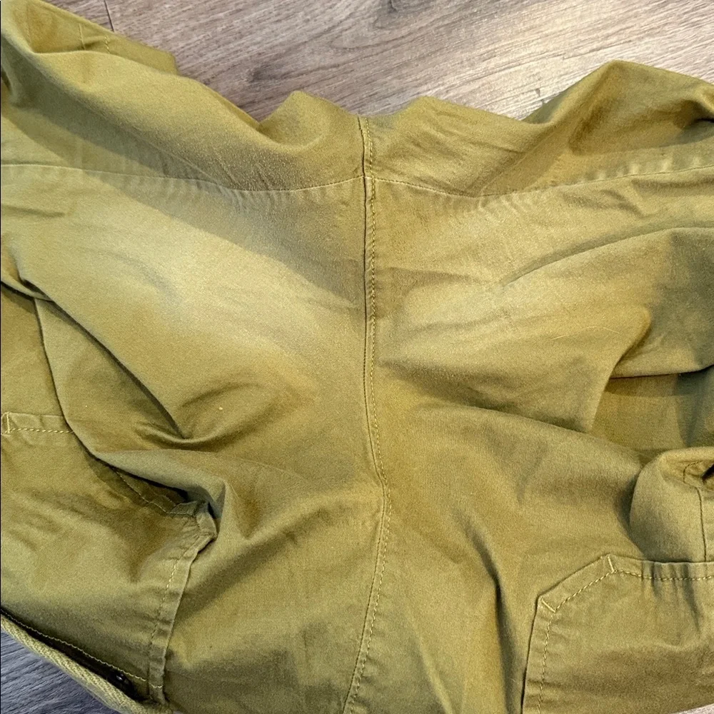 Athleta Hillcrest Green Moss Capri Size 16